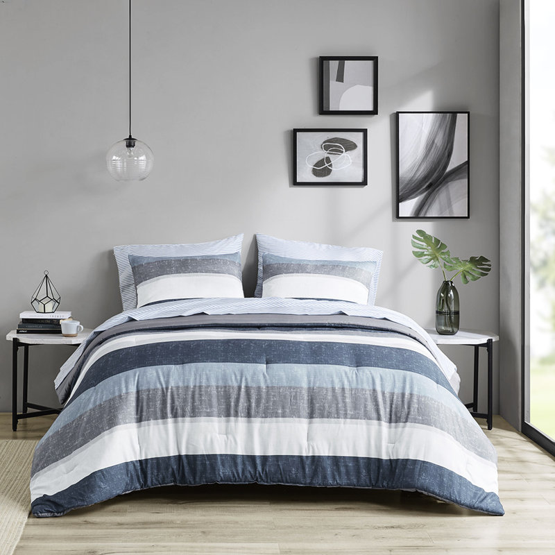 Édredon à rayures bleu / gris. Feuille imprimée. . Édredon, 2 taies décoratives, 1 drap plat, taies d'oreiller ajustées. Convient aux matelas jusqu'à 14 po. Lavable. Literie bleue / grise avec édredon. Microfibre