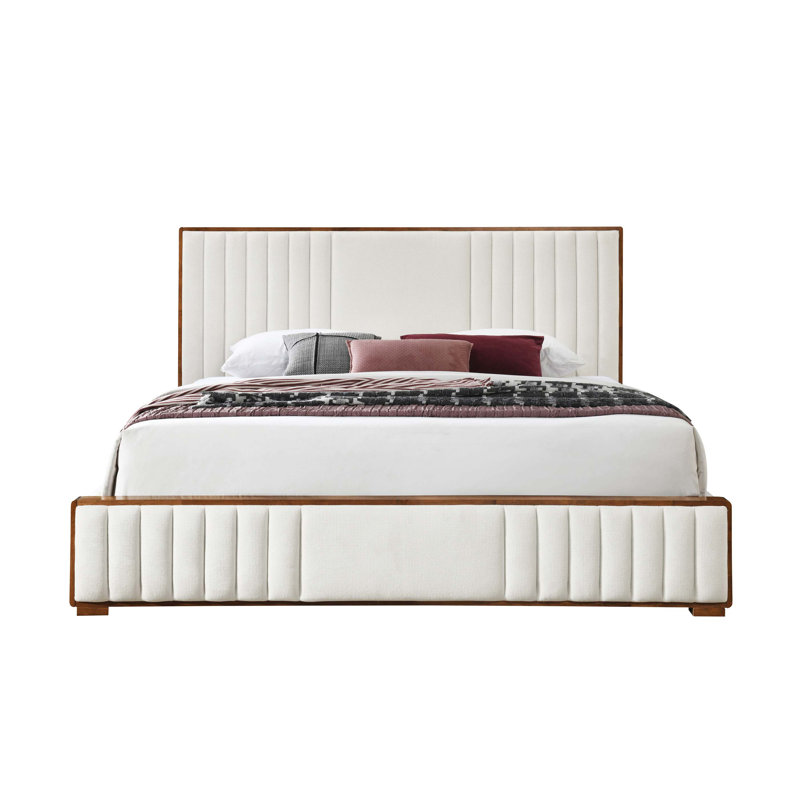 Grand lit tapissier avec capitonnage