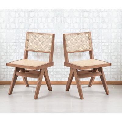Le style Mid-Century de Casual Casual's comprend 2 chaises d'appoint au fini naturel avec une structure et des pieds de style rustique pour une atmosphère de salle à manger harmonieuse
