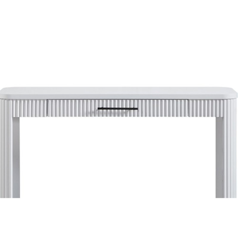 Secrétaire, Blanc