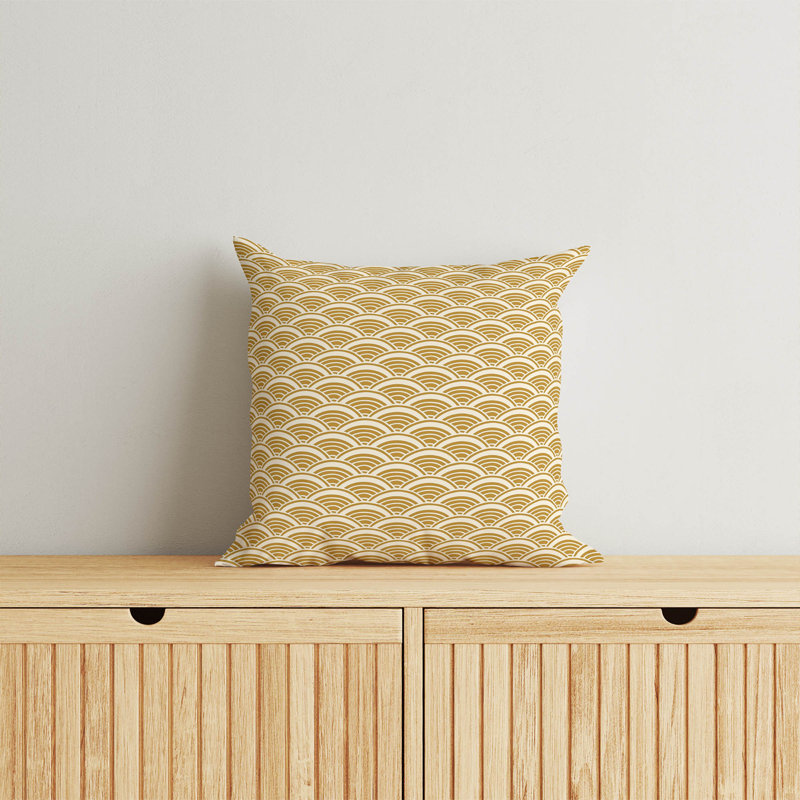 Coussin décoratif Bold Seigaiha, Carré 20 po, Ocre doré géométrique