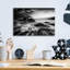 «Sweeping Tides Black and White» par Rick Berk, art mural en verre acrylique-446362956