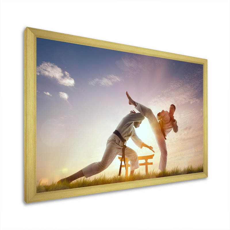 Fighting Karate Fighters Outdoor - reproduction d'art sur toile, Cadre doré simple, H 16 po x l 32 po x P 1 po