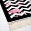 Tapis à chevrons en polyester tissé à plat noir / blanc / rose Noreen-686606939