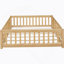 Lit plateforme au sol avec garde-corps et porte-795659788