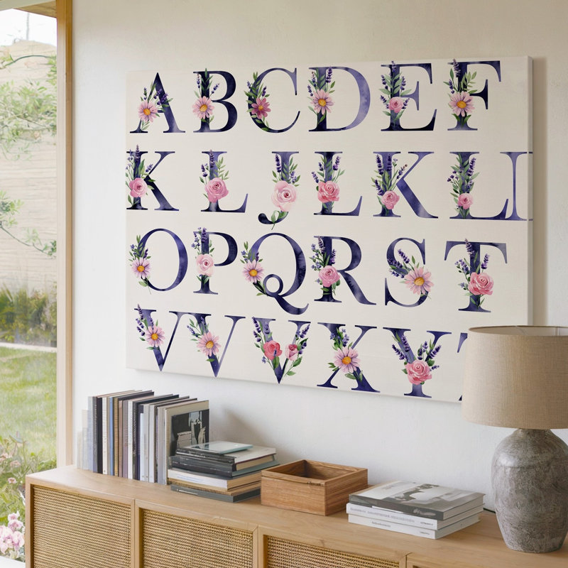 Toile, une grille méticuleusement disposée, affiche les lettres majuscules A à Z, chaque lettre est subtilement ornée d'une aquarelle
