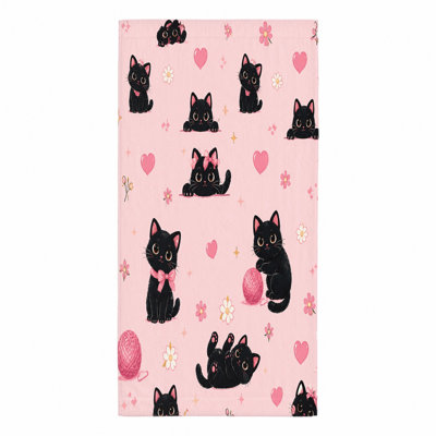 1Pcs Mignon serviette de plage chats noirs, mettant en vedette un dessin adorable avec des arcs roses et des cœurs sur fond. Microfibre douce, parfaite pour les sorties, la natation, les voyages, unisexe.