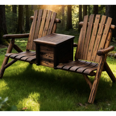 Fauteuil double avec seau à glace, extérieur pour deux, bois naturel rustique, haut, design lounge, table intégrée, assises ergonomiques rainurées, hauts dossiers de soutien, dimensions enveloppantes : 162 cm L x 83 cm l x 97 cm H.