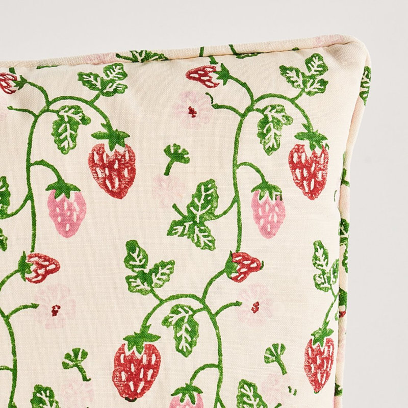 Coussin Schumacher x Molly Mahon Strawberry, L 12 po x H 16 po