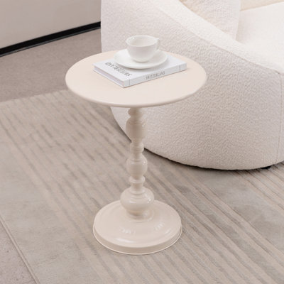 Table d'appoint ronde en métal rétro idéale pour le canapé, le chevet et les petits espaces, ajoutant un charme décoratif au salon et à la chambre à coucher
