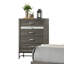 Commode de style contemporain à 4 tiroirs avec pieds en métal et poignées décoratives en acrylique