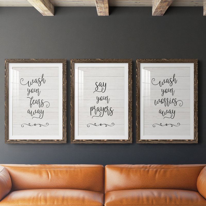 «Say Your Prayers», ensemble de 3 encadrements d'art textuel, H 31,5 po x l 47 po x P 1,5 po, Noyer