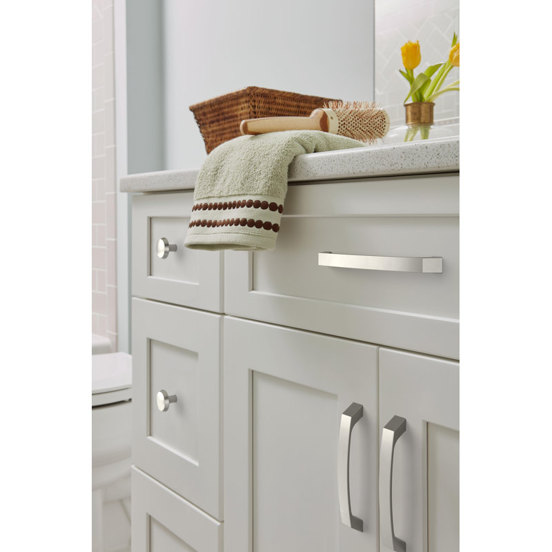 Poignée d'armoire en nickel satiné d'un centre à l'autre de 6 5/16 po (160 mm) Premise, 6 5/16", Nickel satiné
