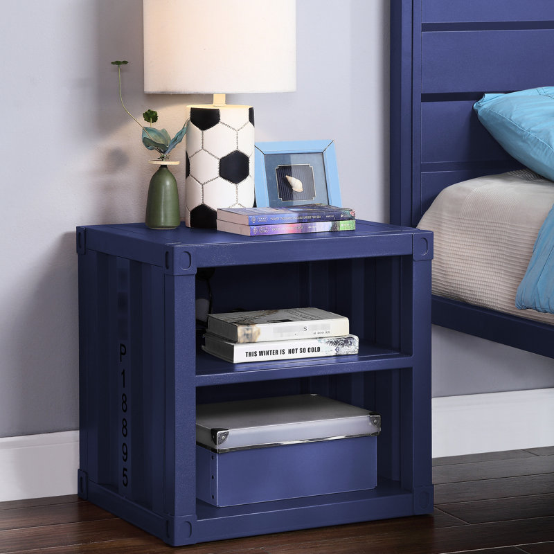 Chambre à coucher avec table de chevet en métal bleu et tablette ouverte