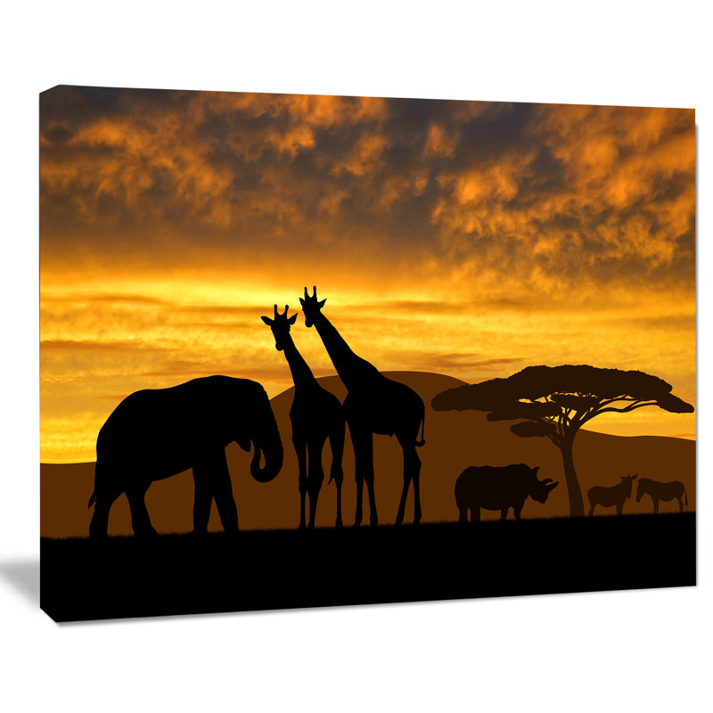 Giraffes and Elephant and Rhino - Reproduction de photo sur toile tendue, H 28 x l 60 po x P 1 po, Toile tendue
