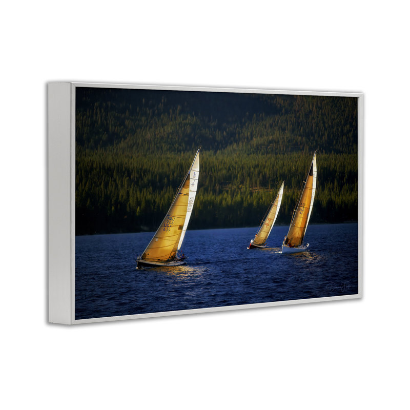 Trio de voiliers flottants, estampe numérique par Dennis Frates, Giclée encadrée blanc bord de mer, H 12 po x l 18 po