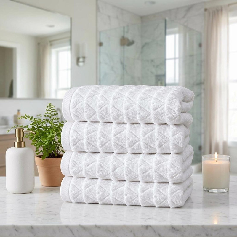 Ensemble de quatre serviettes de toilette blanches géométriques en coton turc 16" x 30"
