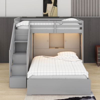 Lit superposé avec escalier, lit superposé en bois avec tablettes de rangement, garde-robe, port USB, station de charge et lumière