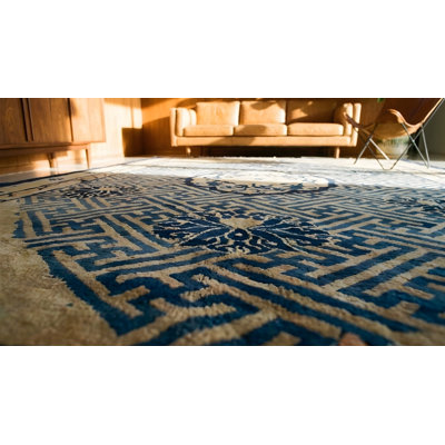 Tapis noir antique médaillon chinois des années 1870