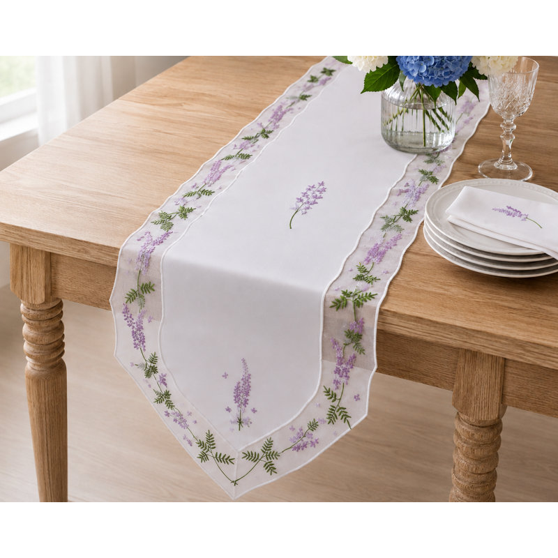 Chemin de table brodé Lavender, L 54 po x l 15 po