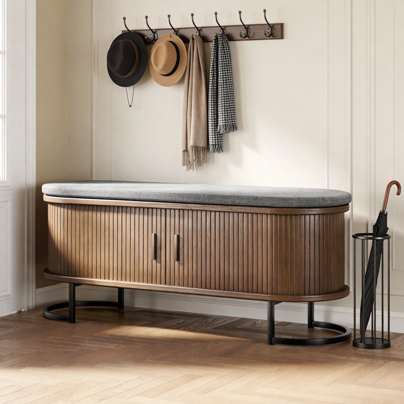 Banc de rangement 47,2 po en noyer avec portes coulissantes, banc à chaussures rembourré avec base en métal robuste et coussin moelleux, organisateur multifonctionnel pour l'entrée, la chambre à coucher et le salon