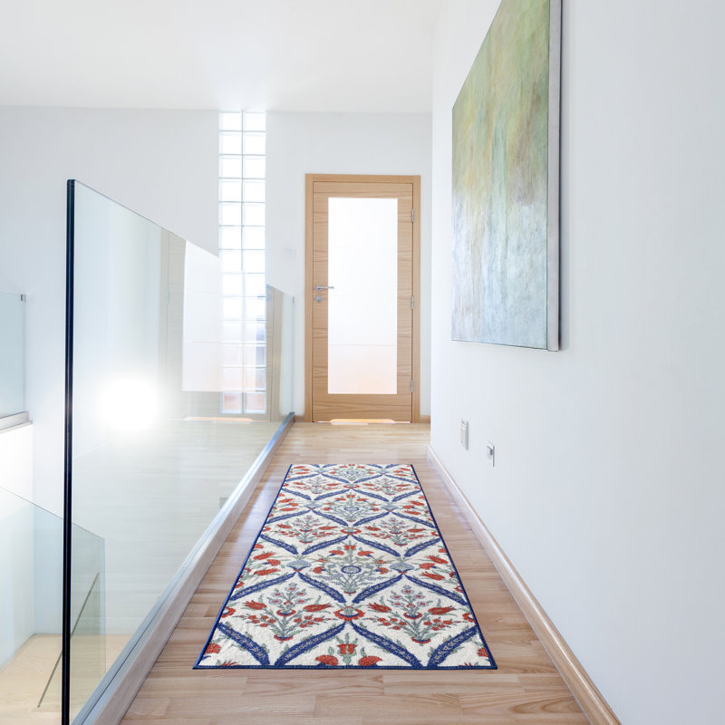 Tapis blanc touffeté à motif floral Coshointon, Tapis de couloir 2 pi 7 po x 8 pi