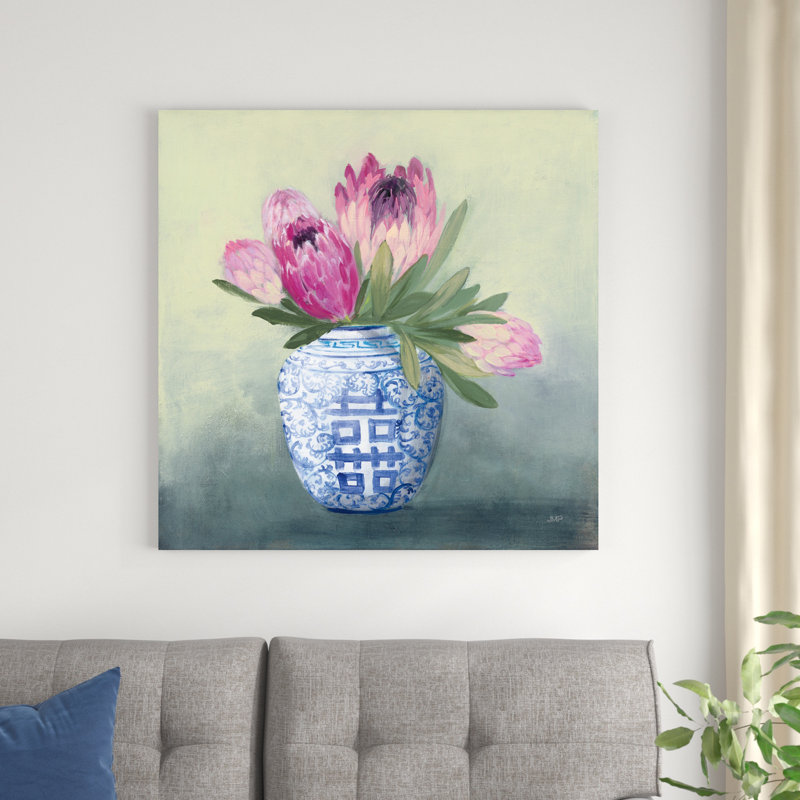 «Protea Chinoiserie I» par Julia Purinton - peinture sur toile tendue, H 36 po x l 36 po