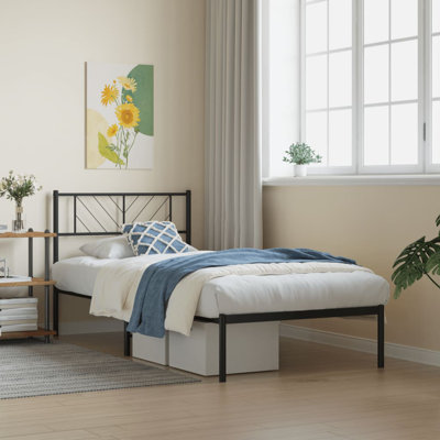 Nelvie Metal Bed