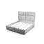 Grand lit moderne avec tête de lit à DEL en bois massif gris pour une chambre à coucher confortable, intérieur gris élégant, fait de tête de lit