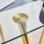 Élégante table en verre plaqué or moderne pour une utilisation polyvalente