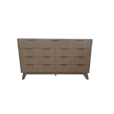Commode 9 tiroirs 54 po en bois avec poignées en métal cannelées