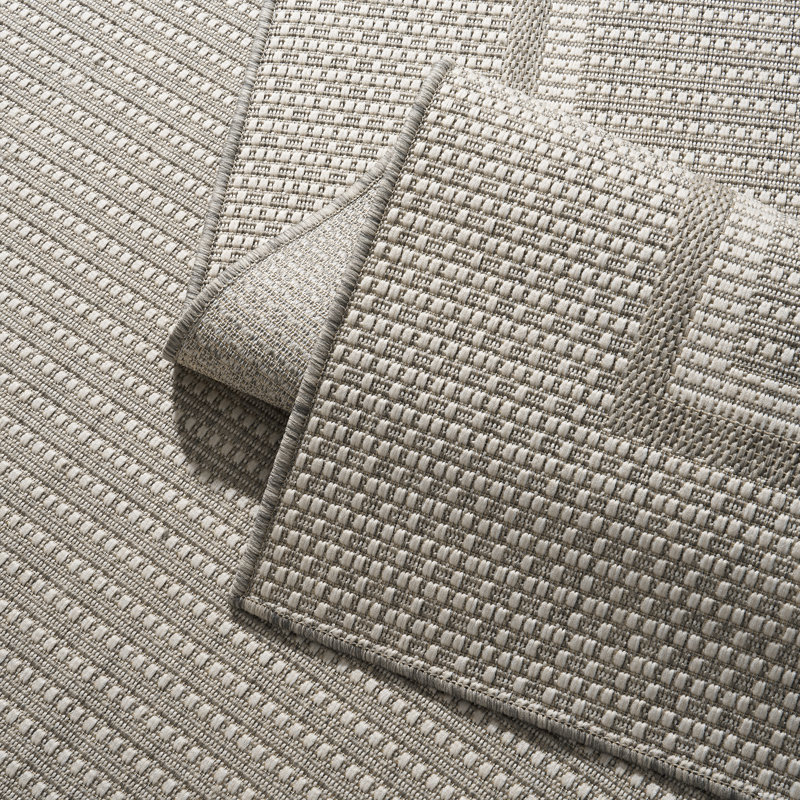 UV-resistant Geometric Gray/White Indoor/Outdoor Area Rug, Rectangle 5' x 7'