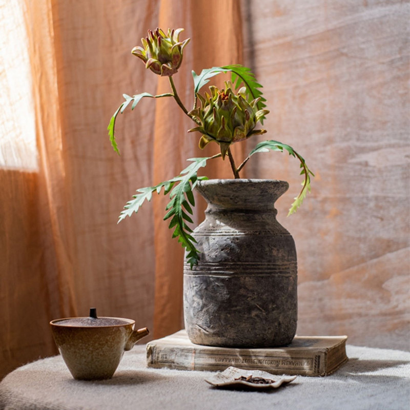 Tige de fleur d'artichaut dans un vase, 3 pièces