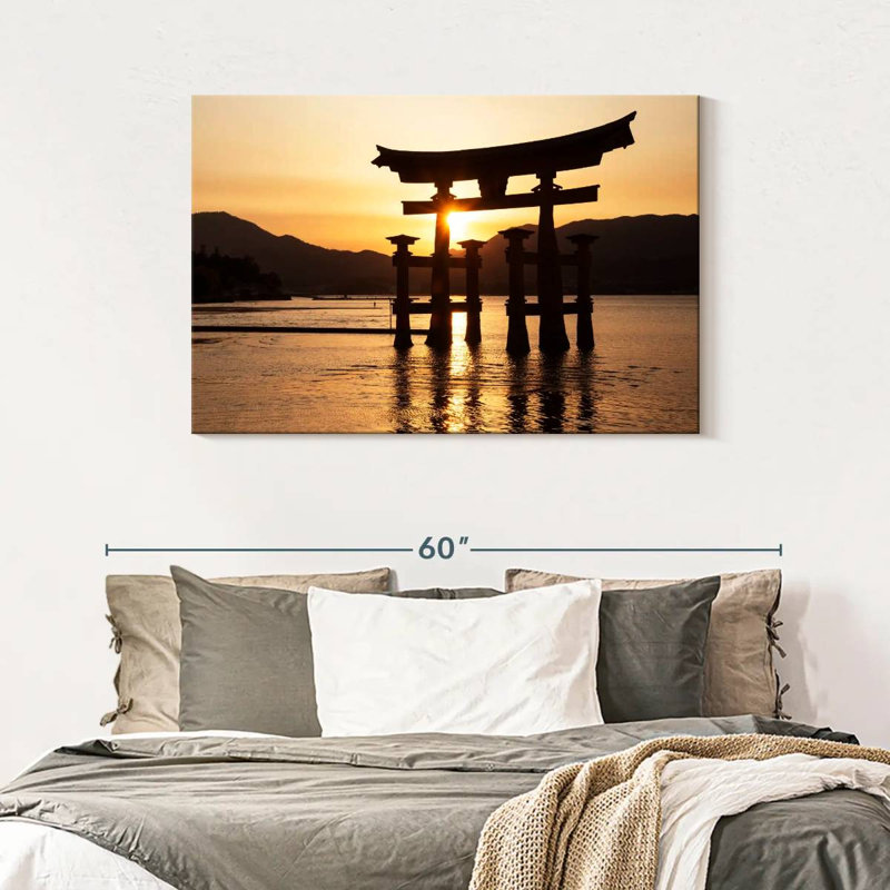 Coucher de soleil Ravi Miyajima Torii, H 30 po x l 45 po