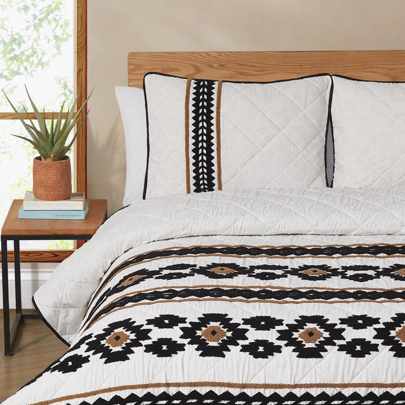 DESIGN STUDIO Jackson Boho Tufted Embroidery Tan/Black All-Season Reversible Soft Microfiber Quilt Set