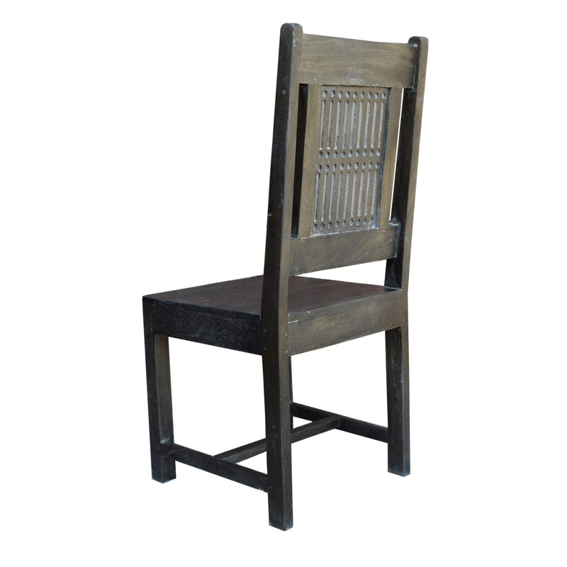 Chaise en bois massif