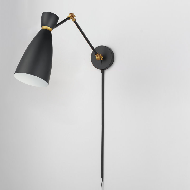 Loyette Spotlight, Black