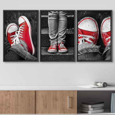 Chaussures murales rouges décoratives modernes grises