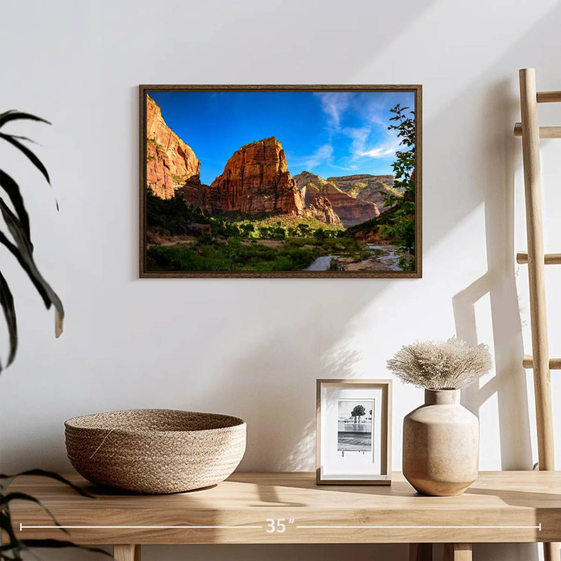 Journée ensoleillée à Angels Landing, H 19 po x l 13 po, Cadre flottant noyer
