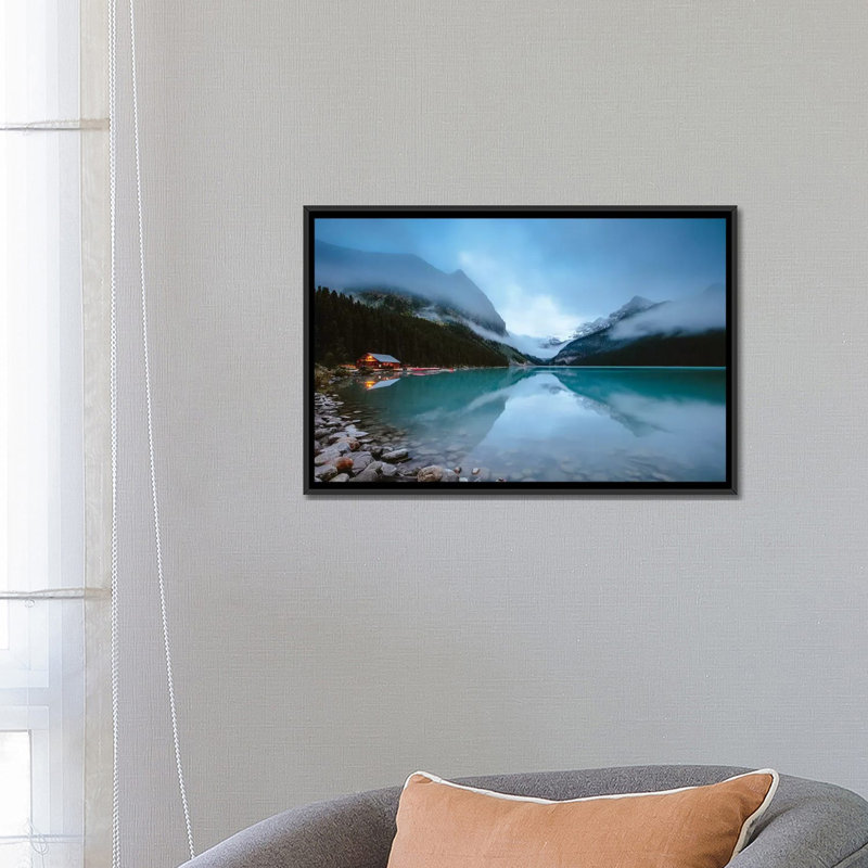 «Dawn at Lake Louise», impression sur toile, H 18 po x l 26 po x P 1,5 po, Toile avec cadre noir, Pas de tapis