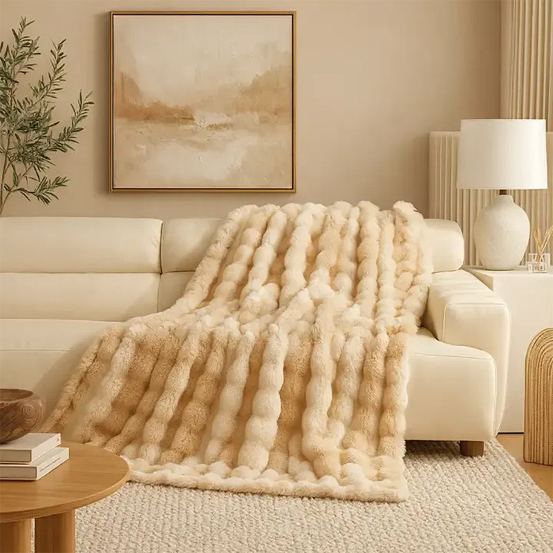 Jeté texturé en fausse fourrure beige, Beige