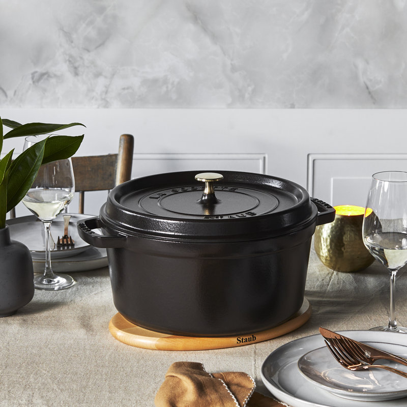 La Cocotte Cast Iron Round Cocotte, Black Matte, 7 quarts