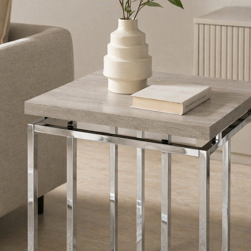 Table de bout carrée avec base en métal, chêne naturel et chrome, 24.03" H x 19.03" W x 19.03" D, Natural / Silver