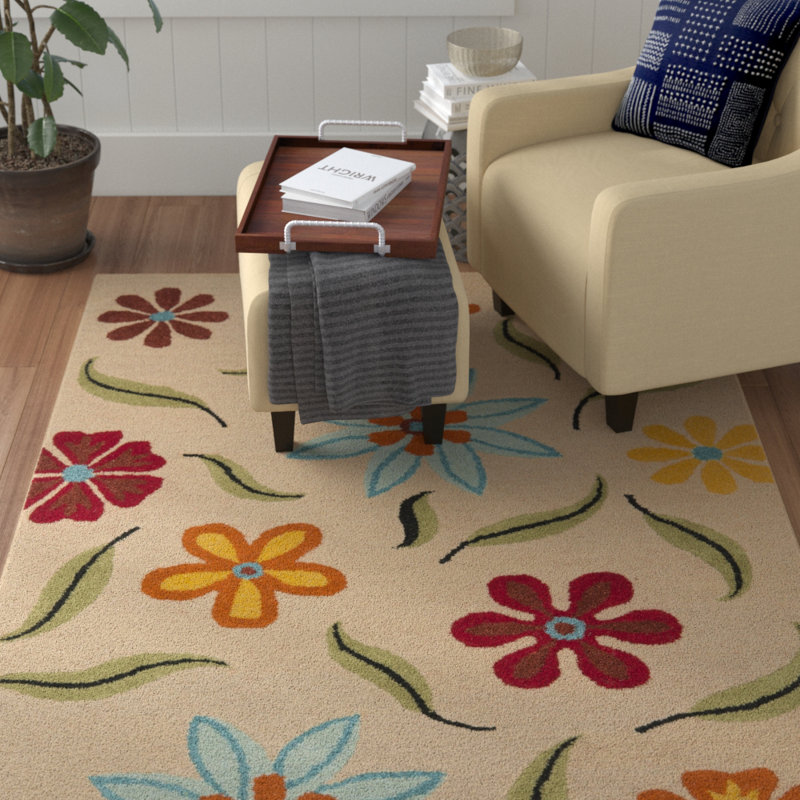Emrick Hand Hooked Wool Floral Rug, Rectangle 5' x 8'