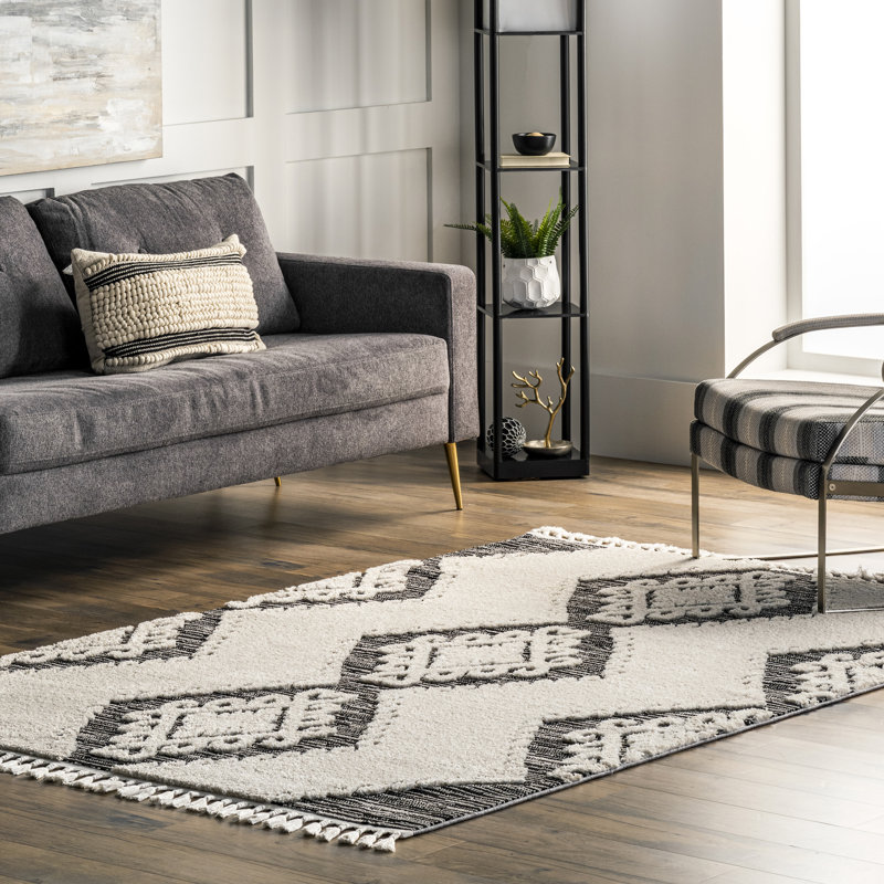 Salamone Southwestern Gray Area Rug, Rectangle 5' 3" x 8' 2"