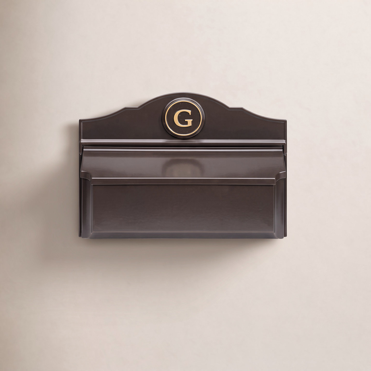 Colonial Wall-Mounted Mailbox, Black/Silver, Yes