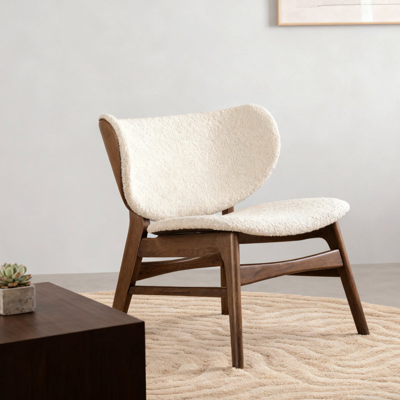 Chaise d'appoint moderne Mid-Century avec dossier à oreilles noyer / beige