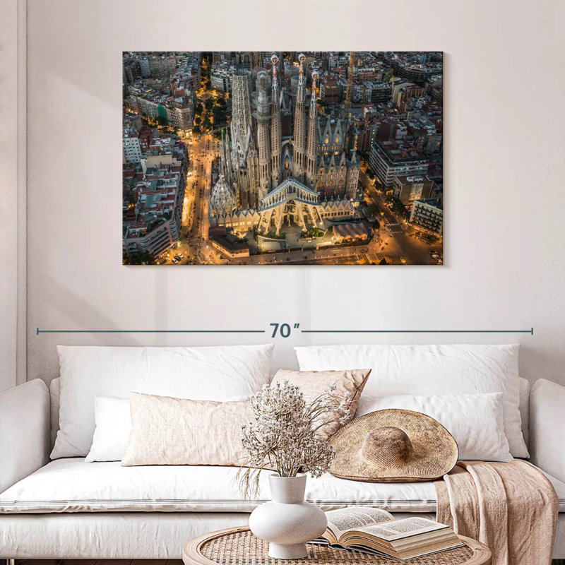 Lilie Sagrada Familia la nuit, H 30 po x l 45 po