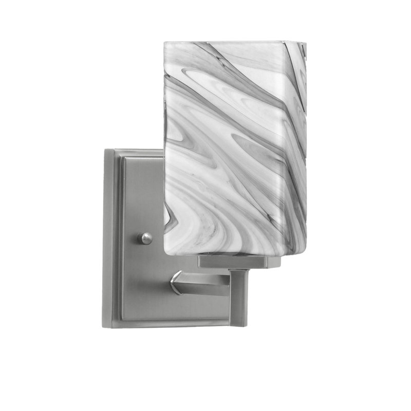 Applique murale Franklin montrée avec un verre à onyx carré de 3,5 po, Nickel