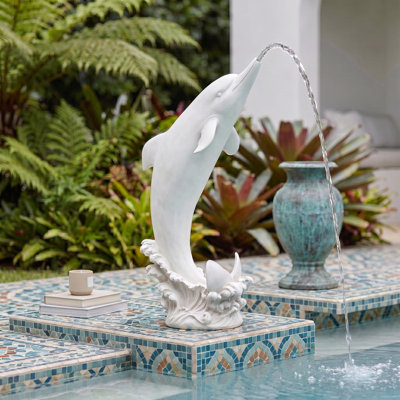 Statue de dauphin tropical sautant